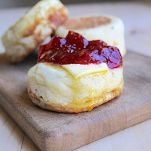 Crumpet ai frutti rossi