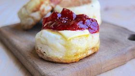 Crumpet ai frutti rossi