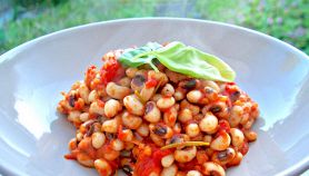 Fagioli con l'occhio al pomodoro