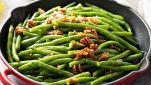 Fagiolini e pancetta in padella con cipolle