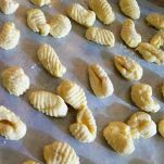 Gnocchi di patate con pancetta e basilico