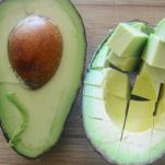 Insalata di avocado e pesce affumicato