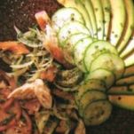 Insalata di avocado e pesce affumicato