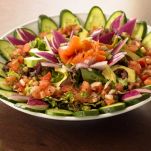 Insalata di avocado e salmone affumicato