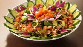 Insalata di avocado e salmone affumicato