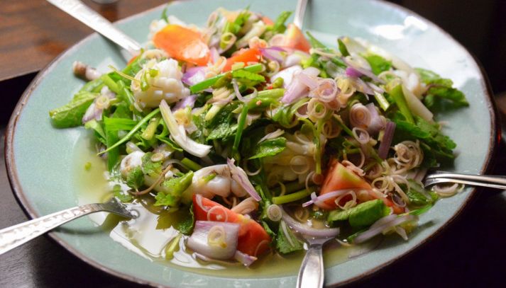 Insalata ai frutti di mare con erbe