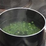 Insalata di patate e cipolle rosse con l’aceto