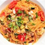Linguine con rombo, zucchine e pomodoro