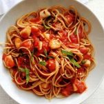 Pasta con capesante al pomodoro