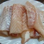 Pesce e gamberi con spinaci e cocco