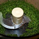 Pesce e gamberi con spinaci e cocco