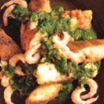 Pesce e gamberi con spinaci e cocco