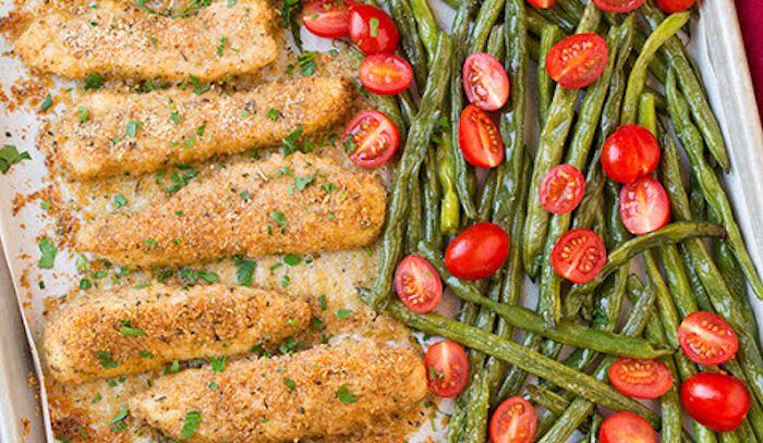 Petti di pollo allo zenzero con uva pomodori e fagiolini