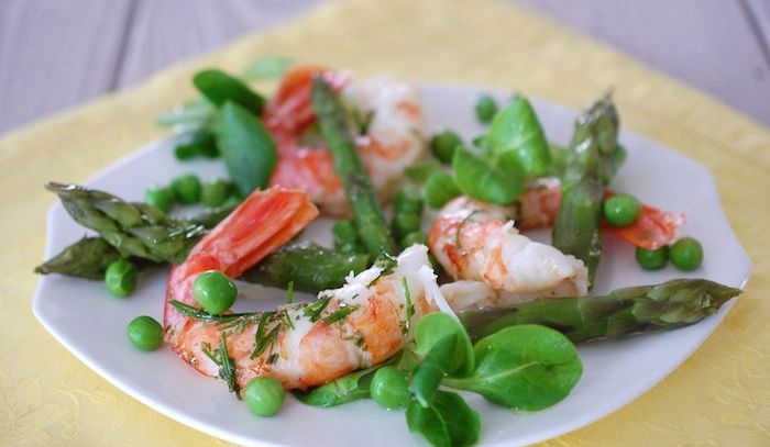 Piatto terra mare con pesto alla rucola e porri