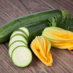 Pollo al limone con fiori di zucchina