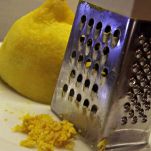 Pollo al limone con fiori di zucchina