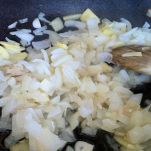 Pollo saltato con peperoncino e basilico