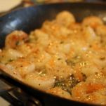 Polpa di granchio con avocado e gamberi