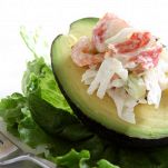 Polpa di granchio con avocado e gamberi