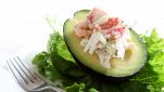 Gamberi e polpa di granchio con avocado