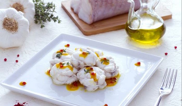 Rana pescatrice arrosto con aglio e finocchio