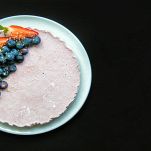 Gustoso semifreddo di fragole, more e mirtilli