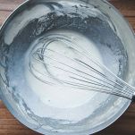 Ciotola con panna da montare
