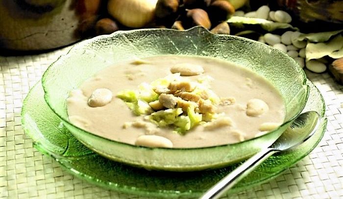Zuppa di castagne pancetta e cavolo