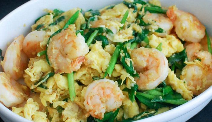 Zuppa di cavolo cinese e gamberetti