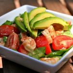 Avocado e pomodorini in insalata