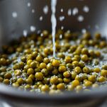 capperi dissalati sotto l'acqua