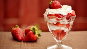 Coppa di fragole e panna