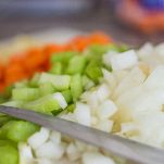 Tritate il resto degli ingredienti