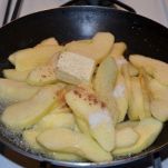 Frutta al vino rosso