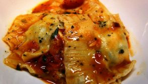 Ravioli di ricotta al pomodoro