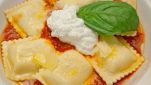 Ravioli di ricotta con sugo di pomodoro