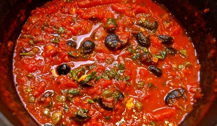 Sugo alla puttanesca