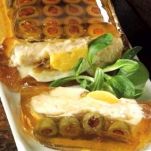 Aspic con uova sode, tonno, ricotta e olive