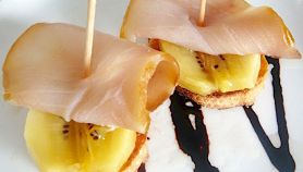 Bruschetta con carpaccio di pesce spada