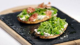 Bruschetta rucola e caprino