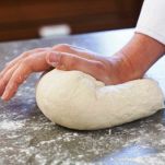 Calzoni con salsiccia, scamorza e ricotta