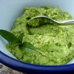 Cialdine di parmigiano con patè di fave