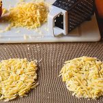 Cialdine di parmigiano con patè di fave