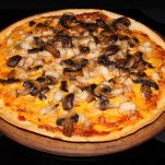 Pizza con gamberi e funghi