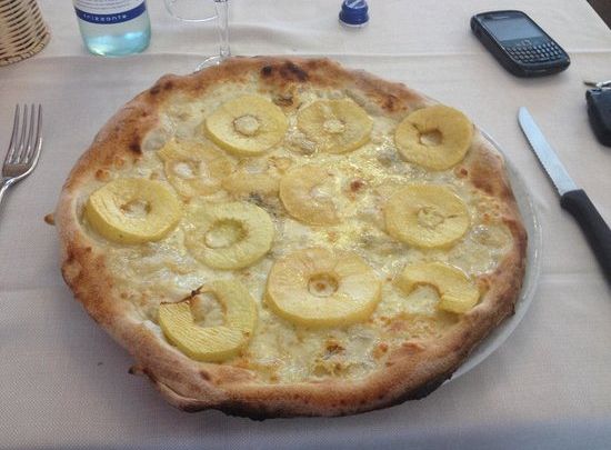 Pizza con mele e gorgonzola