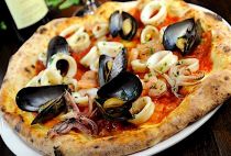 Pizza ai frutti di mare e zafferano