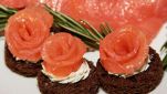 Rose di salmone con crema di porri