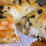 Sformato di uova e funghi freschi