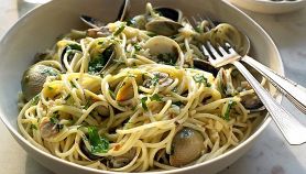 Spaghetti con vongole in bianco