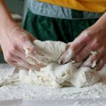 Torta con olive e acciughe